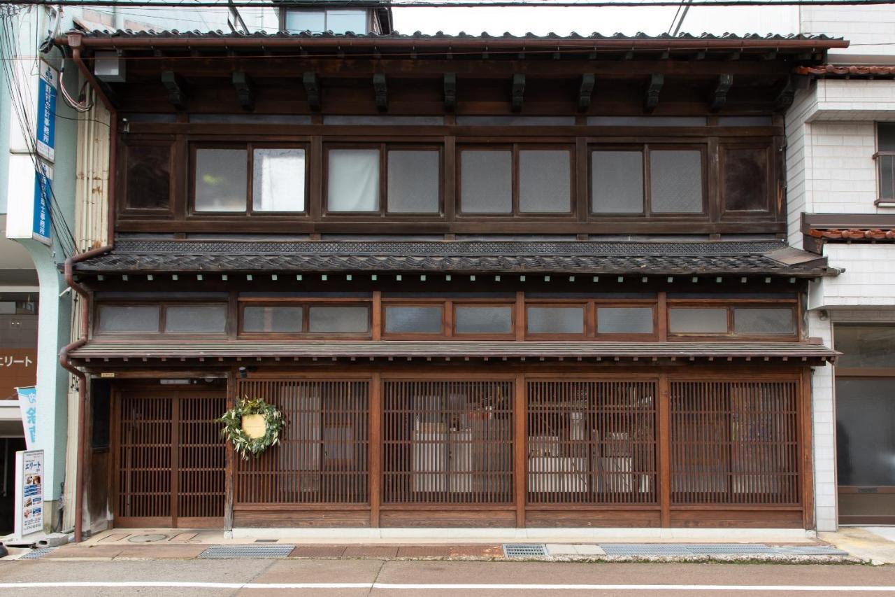 Kanazawa Seiren Le Lotus Bleu Luaran gambar