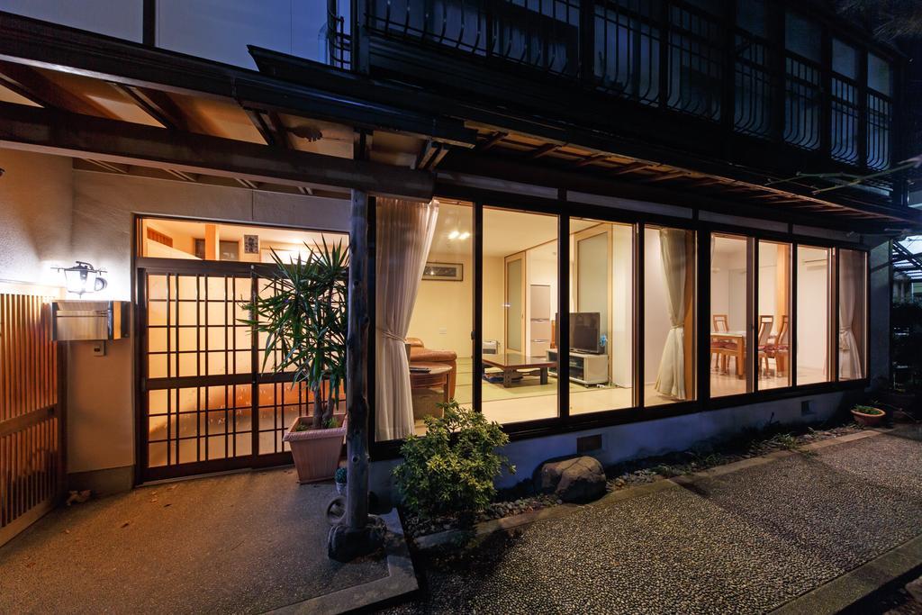 Kanazawa Seiren Le Lotus Bleu Luaran gambar